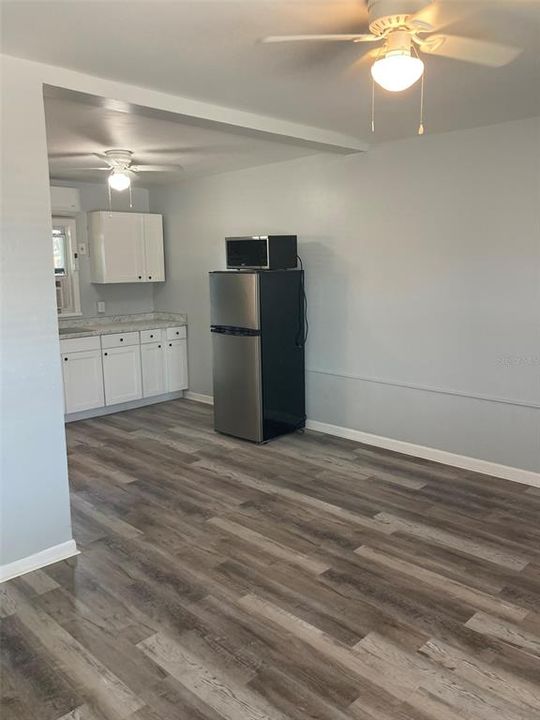 For Rent: $950 (1 beds, 1 baths, 295 Square Feet)
