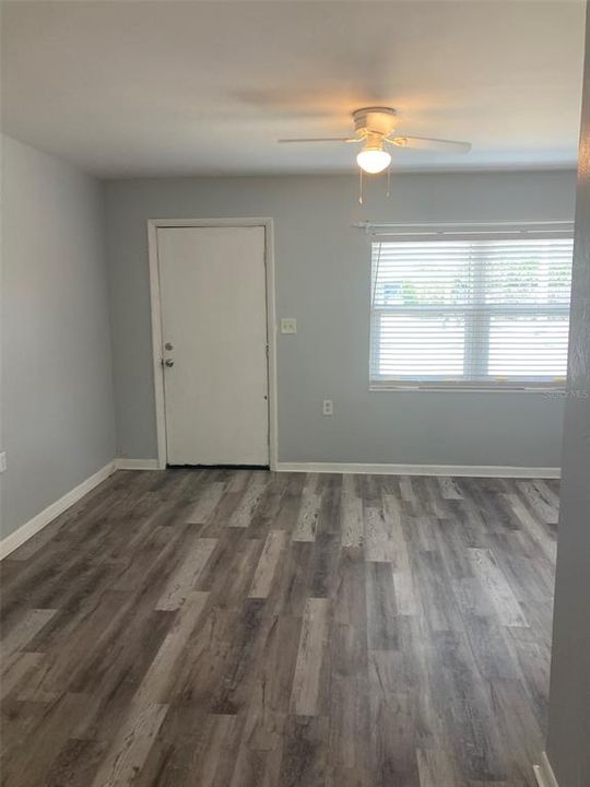 For Rent: $950 (1 beds, 1 baths, 295 Square Feet)