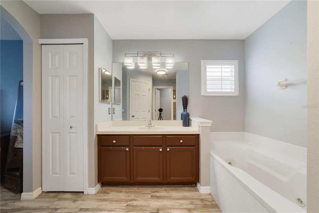 For Sale: $419,500 (3 beds, 2 baths, 1462 Square Feet)