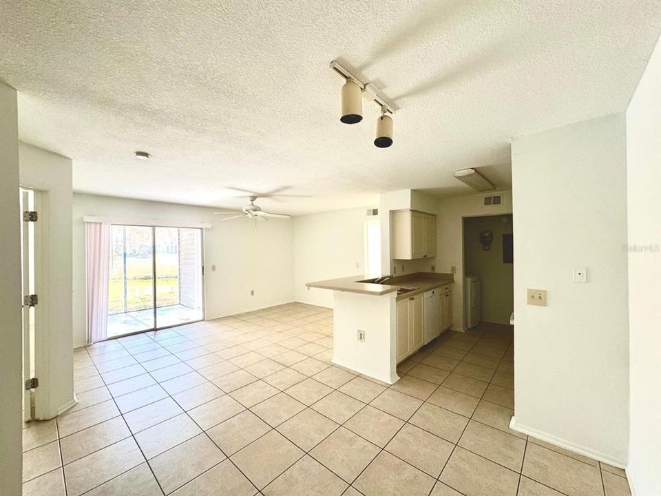 For Sale: $194,900 (2 beds, 2 baths, 1103 Square Feet)