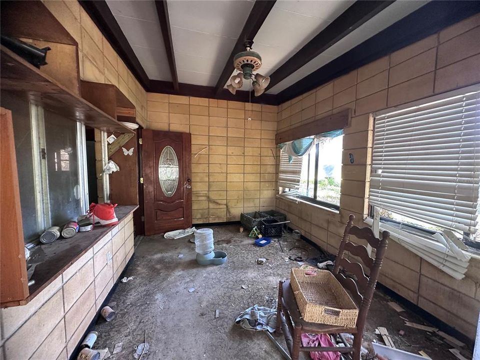 На продажу: $320,000 (3 спален, 1 ванн, 1018 Квадратных фут)