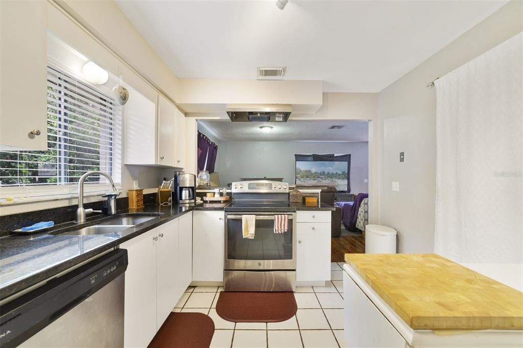 For Sale: $250,000 (3 beds, 2 baths, 1275 Square Feet)