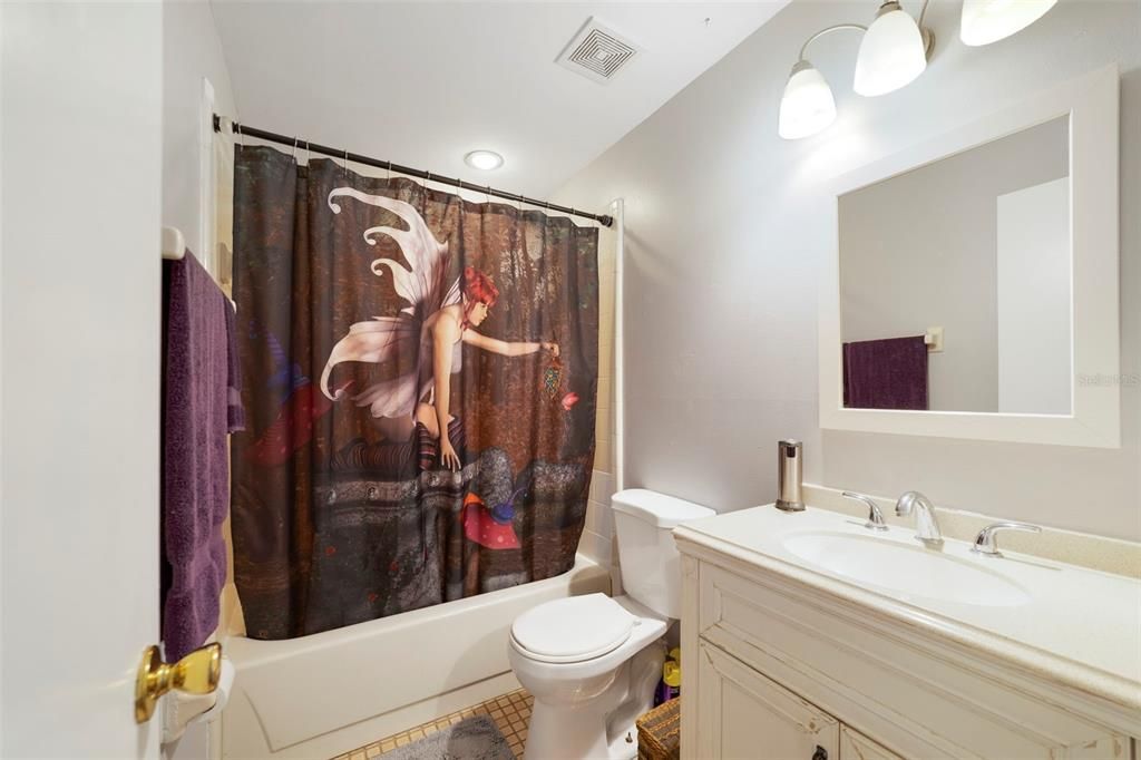 For Sale: $250,000 (3 beds, 2 baths, 1275 Square Feet)