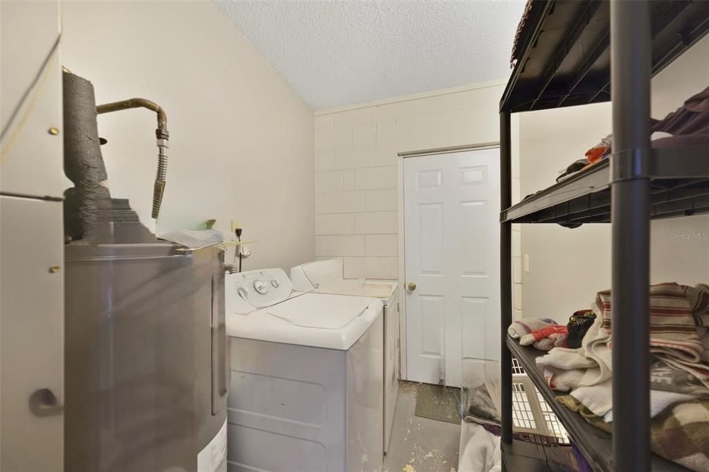 For Sale: $250,000 (3 beds, 2 baths, 1275 Square Feet)
