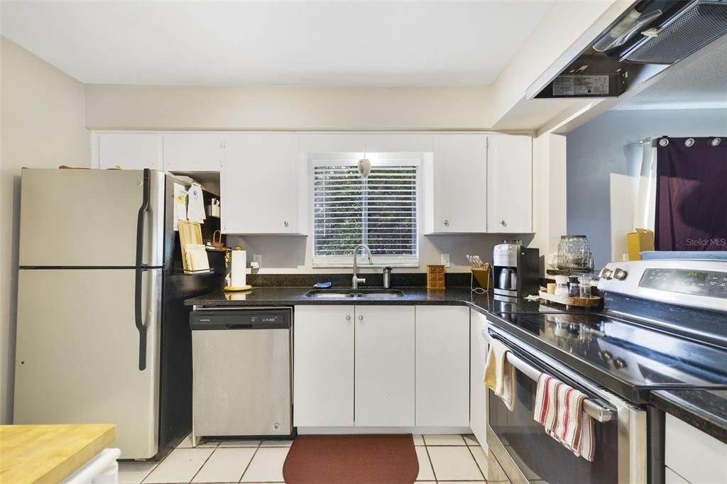 For Sale: $250,000 (3 beds, 2 baths, 1275 Square Feet)