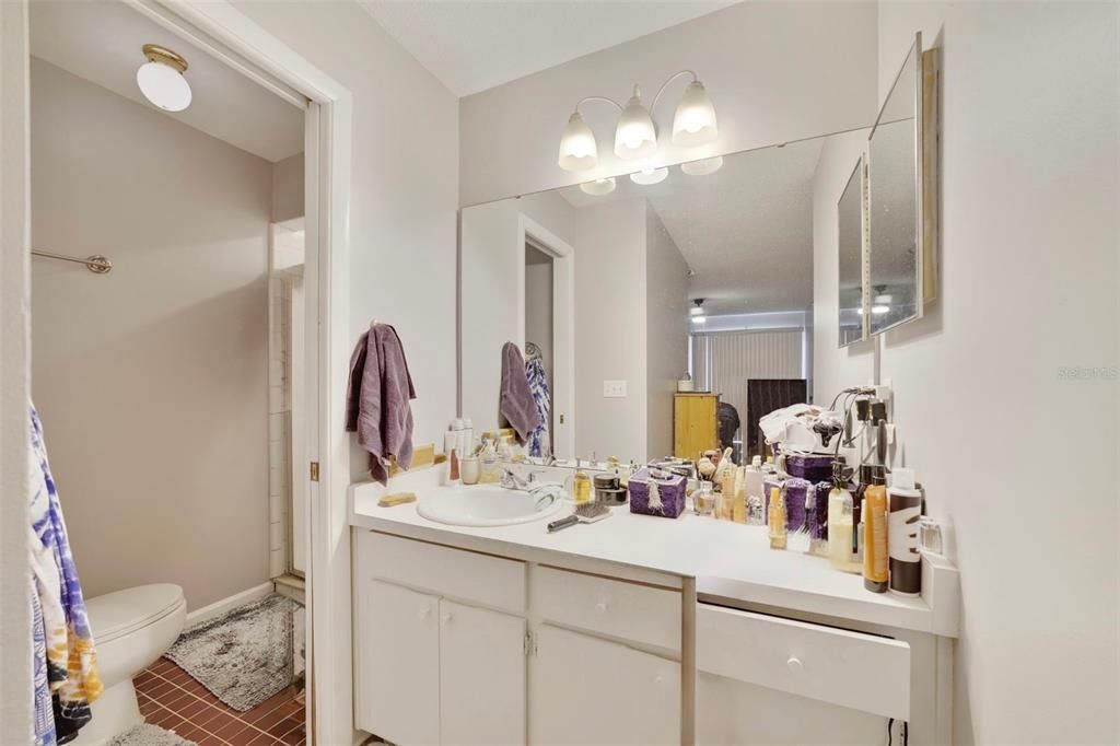 For Sale: $250,000 (3 beds, 2 baths, 1275 Square Feet)