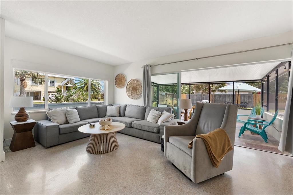 For Sale: $775,000 (3 beds, 2 baths, 1092 Square Feet)