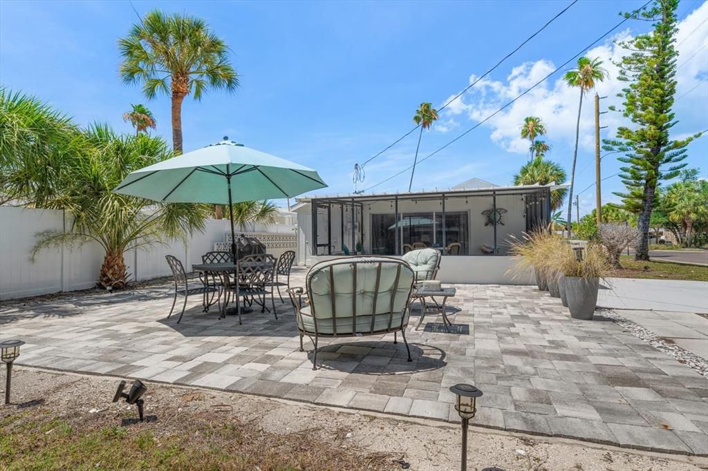 For Sale: $775,000 (3 beds, 2 baths, 1092 Square Feet)