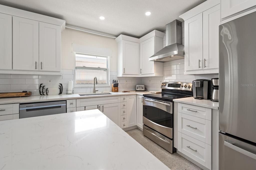 For Sale: $775,000 (3 beds, 2 baths, 1092 Square Feet)