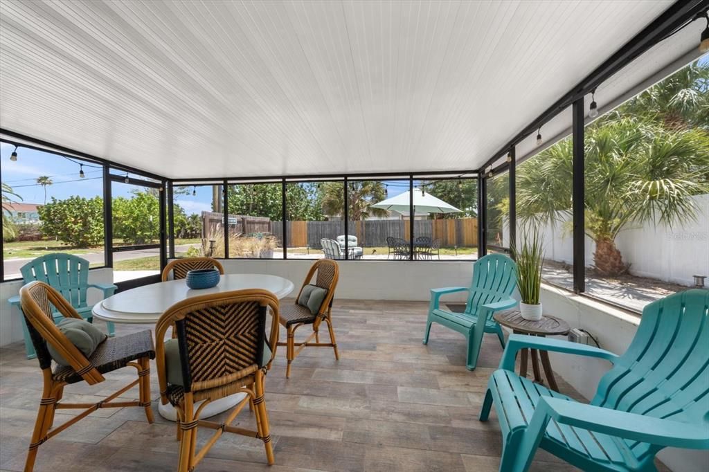For Sale: $775,000 (3 beds, 2 baths, 1092 Square Feet)