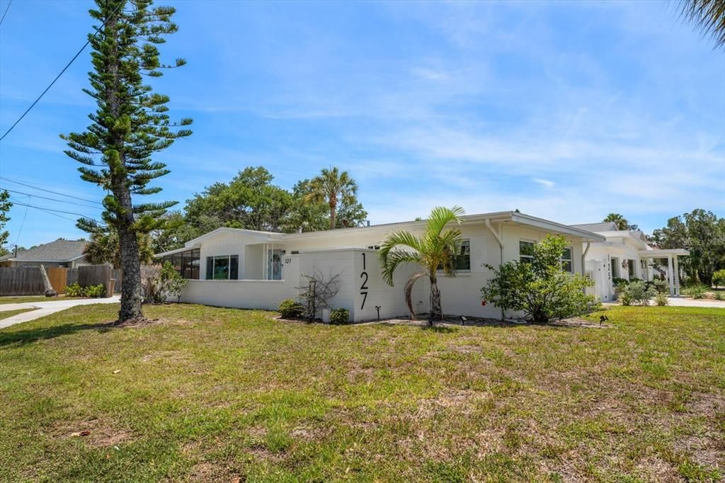 For Sale: $775,000 (3 beds, 2 baths, 1092 Square Feet)