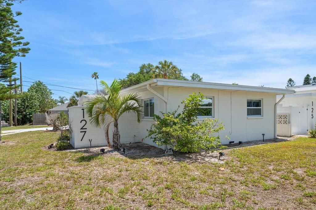 For Sale: $775,000 (3 beds, 2 baths, 1092 Square Feet)
