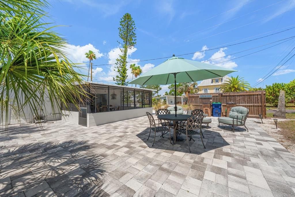 For Sale: $775,000 (3 beds, 2 baths, 1092 Square Feet)