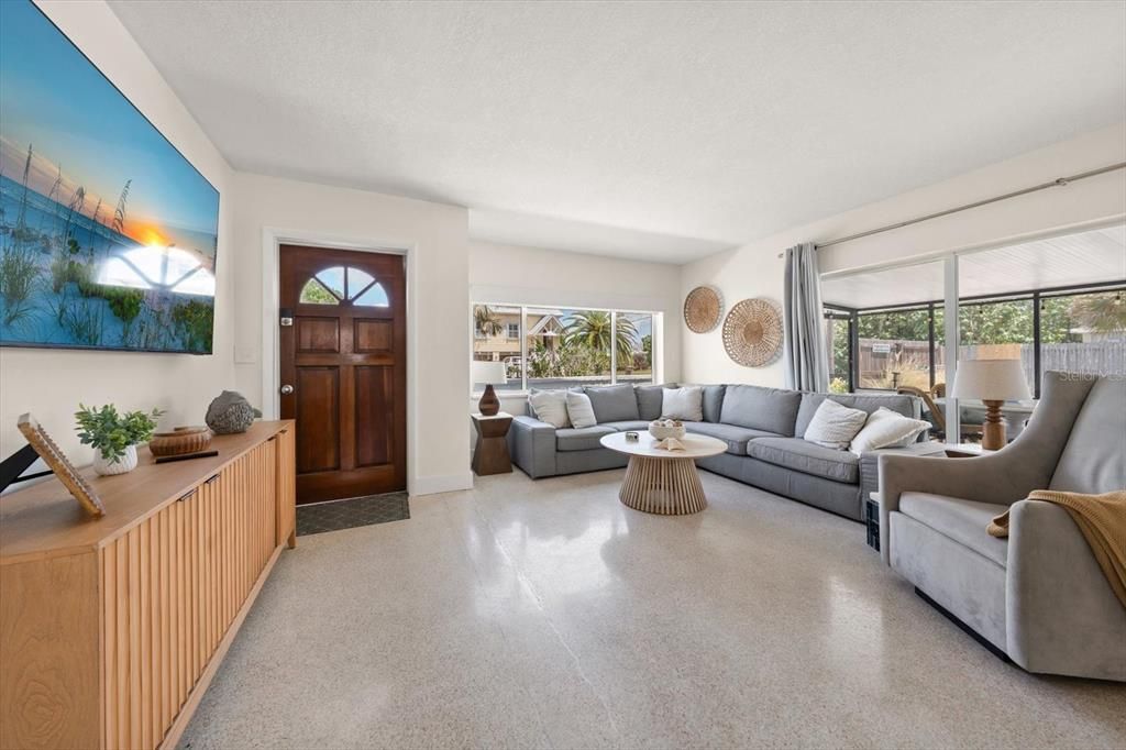 For Sale: $775,000 (3 beds, 2 baths, 1092 Square Feet)