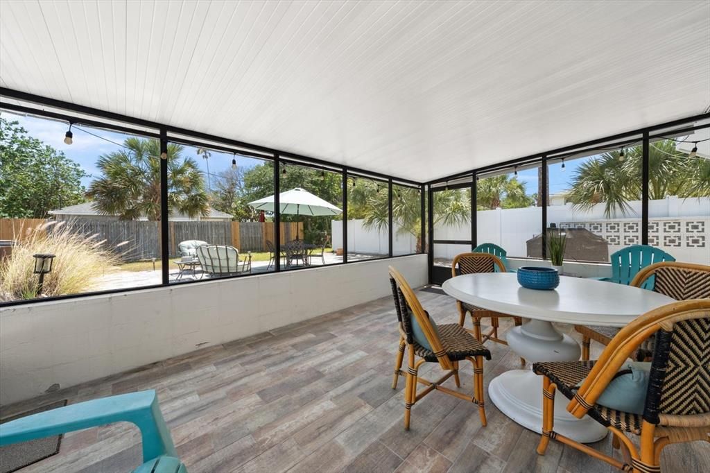 For Sale: $775,000 (3 beds, 2 baths, 1092 Square Feet)