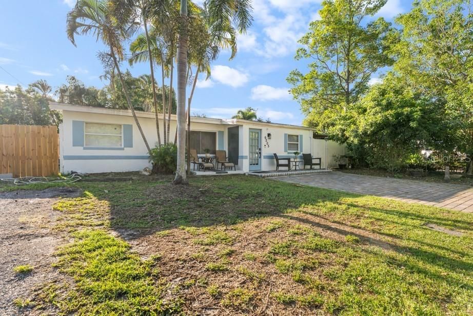 For Sale: $319,999 (3 beds, 1 baths, 1138 Square Feet)