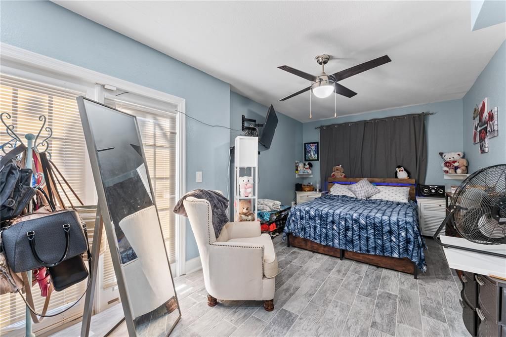 For Sale: $319,999 (3 beds, 1 baths, 1138 Square Feet)