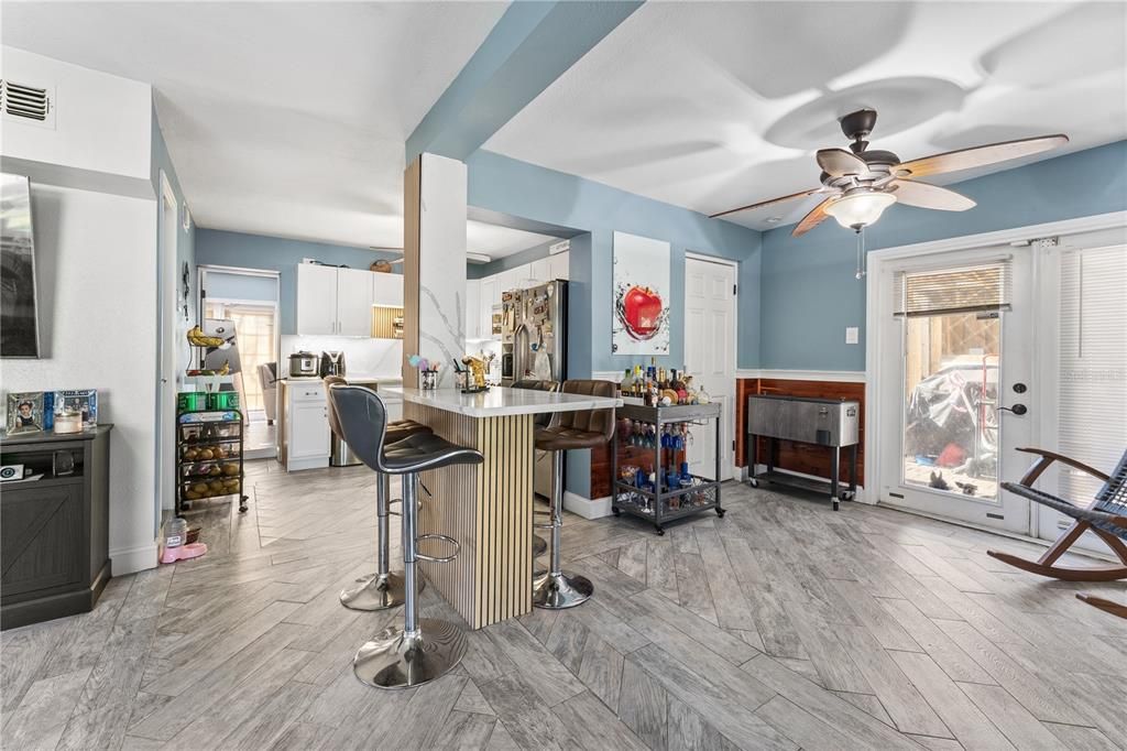 For Sale: $319,999 (3 beds, 1 baths, 1138 Square Feet)