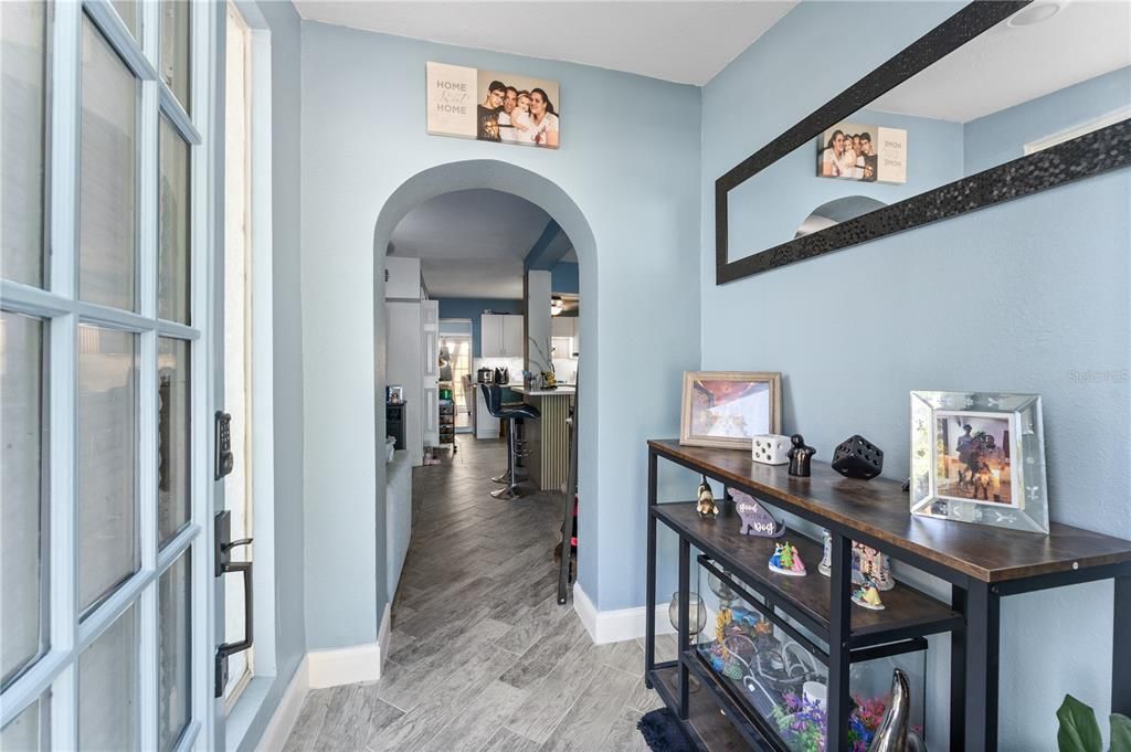 For Sale: $319,999 (3 beds, 1 baths, 1138 Square Feet)