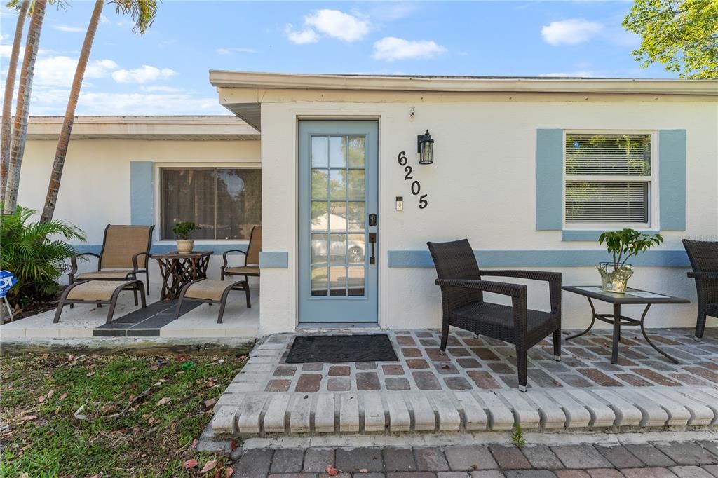 For Sale: $319,999 (3 beds, 1 baths, 1138 Square Feet)