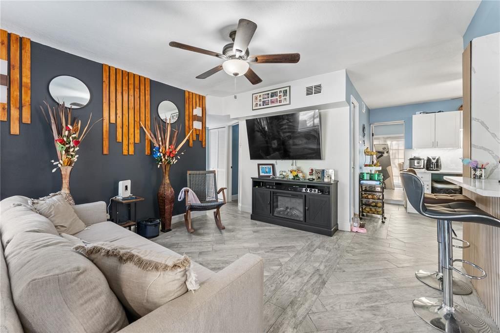 For Sale: $319,999 (3 beds, 1 baths, 1138 Square Feet)