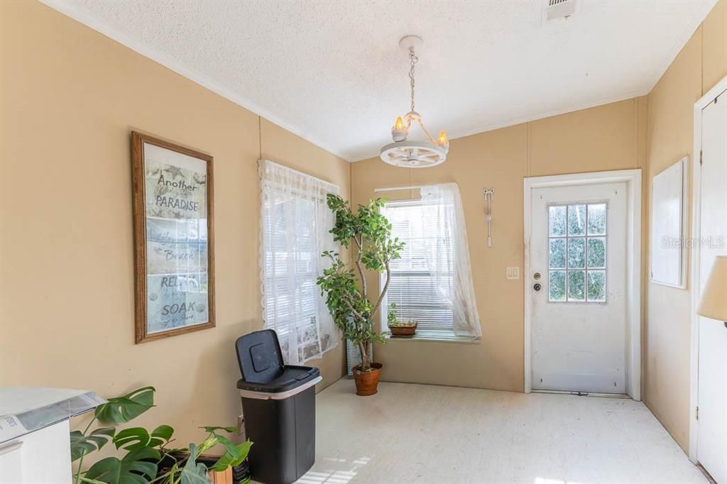 For Sale: $185,000 (2 beds, 2 baths, 1296 Square Feet)