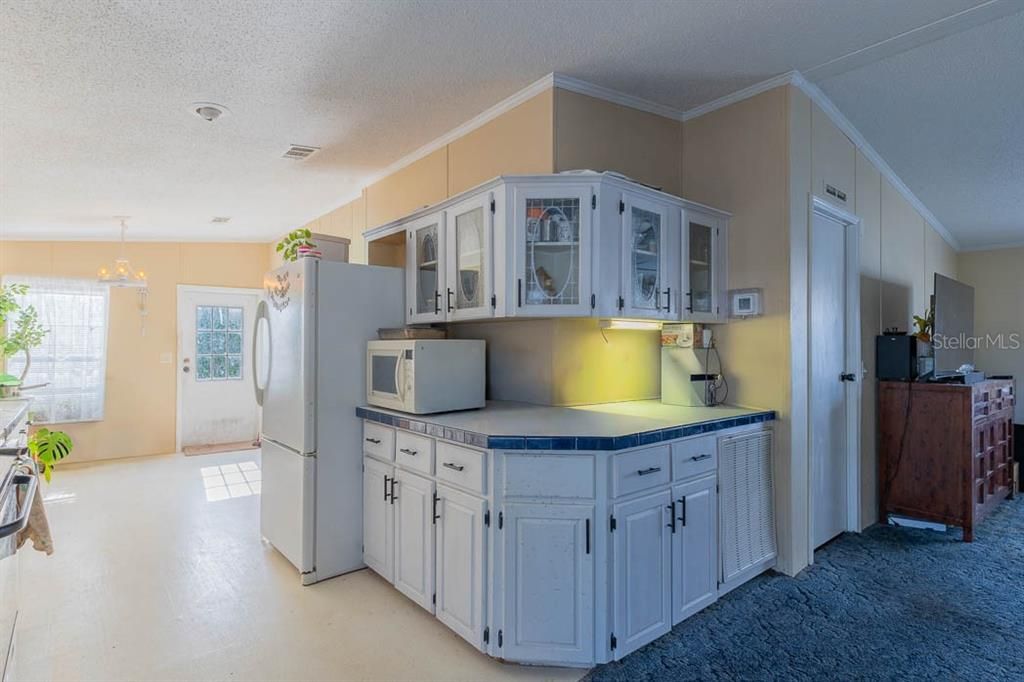 For Sale: $185,000 (2 beds, 2 baths, 1296 Square Feet)