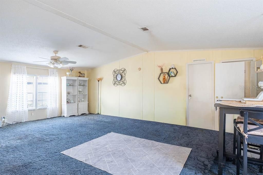 For Sale: $185,000 (2 beds, 2 baths, 1296 Square Feet)