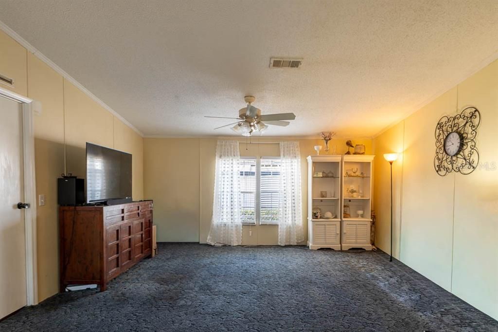 For Sale: $185,000 (2 beds, 2 baths, 1296 Square Feet)