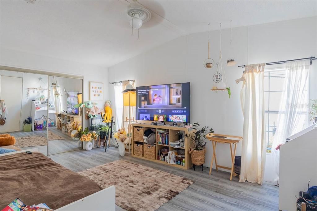 For Sale: $185,000 (2 beds, 2 baths, 1296 Square Feet)