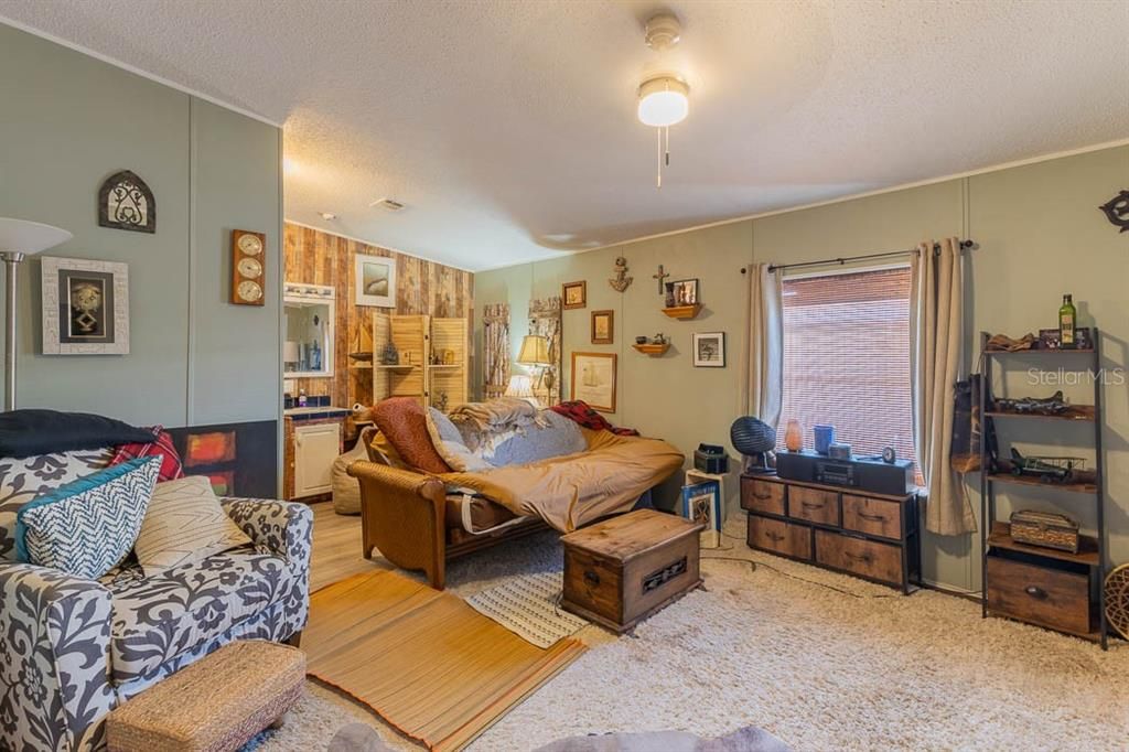For Sale: $185,000 (2 beds, 2 baths, 1296 Square Feet)