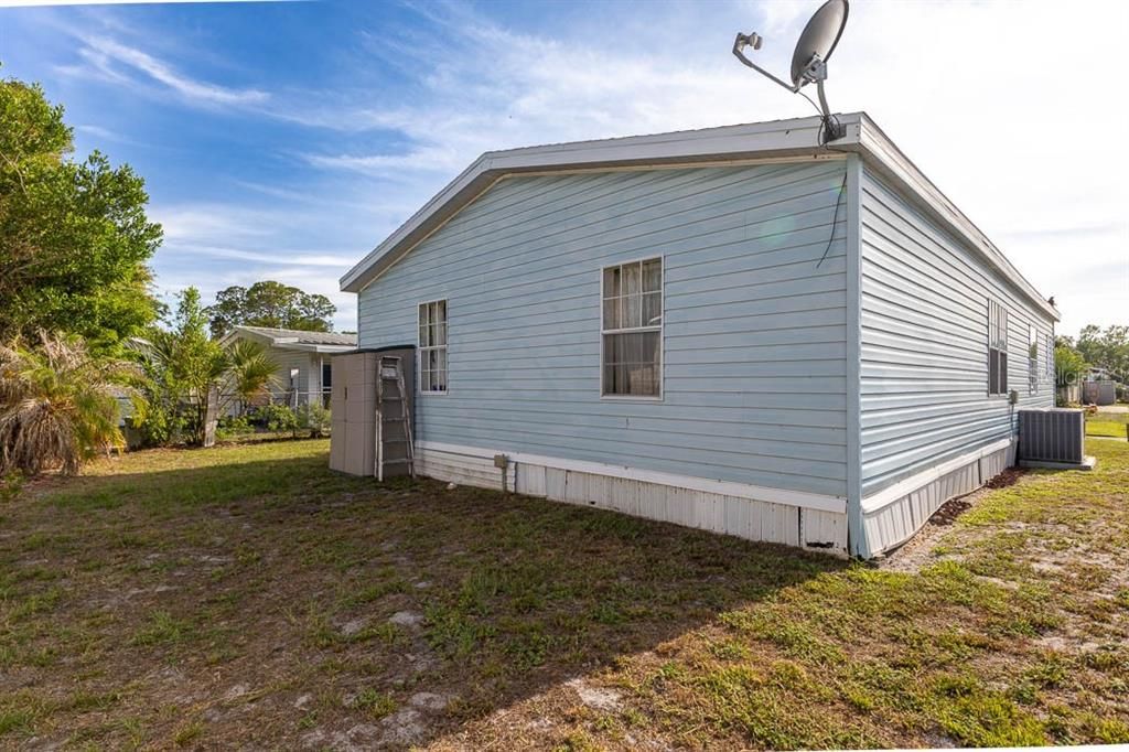 For Sale: $185,000 (2 beds, 2 baths, 1296 Square Feet)