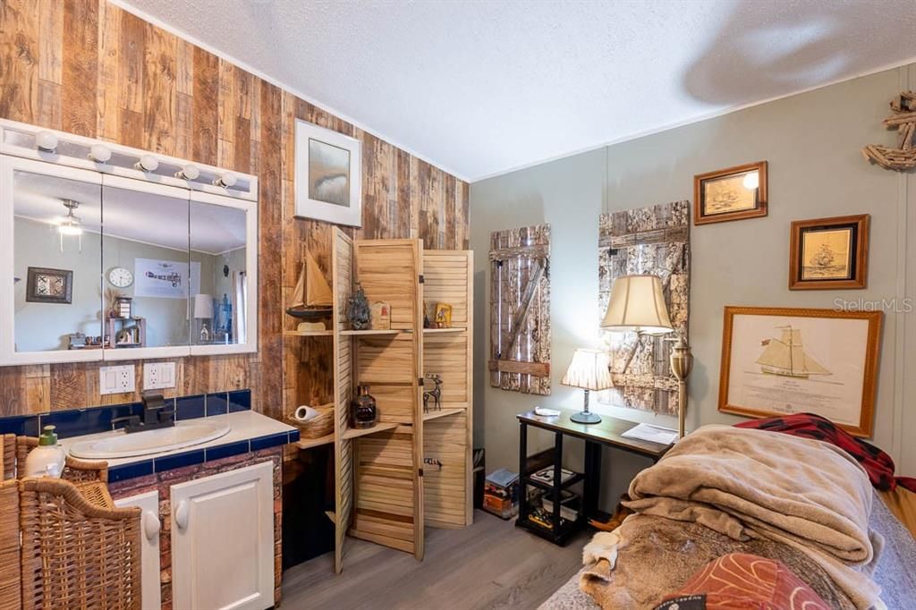 For Sale: $185,000 (2 beds, 2 baths, 1296 Square Feet)