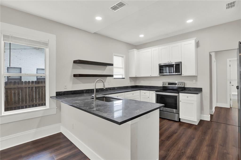 En Venta: $579,995 (4 camas, 3 baños, 1467 Pies cuadrados)