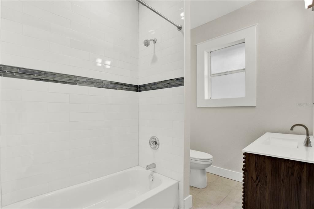 En Venta: $579,995 (4 camas, 3 baños, 1467 Pies cuadrados)