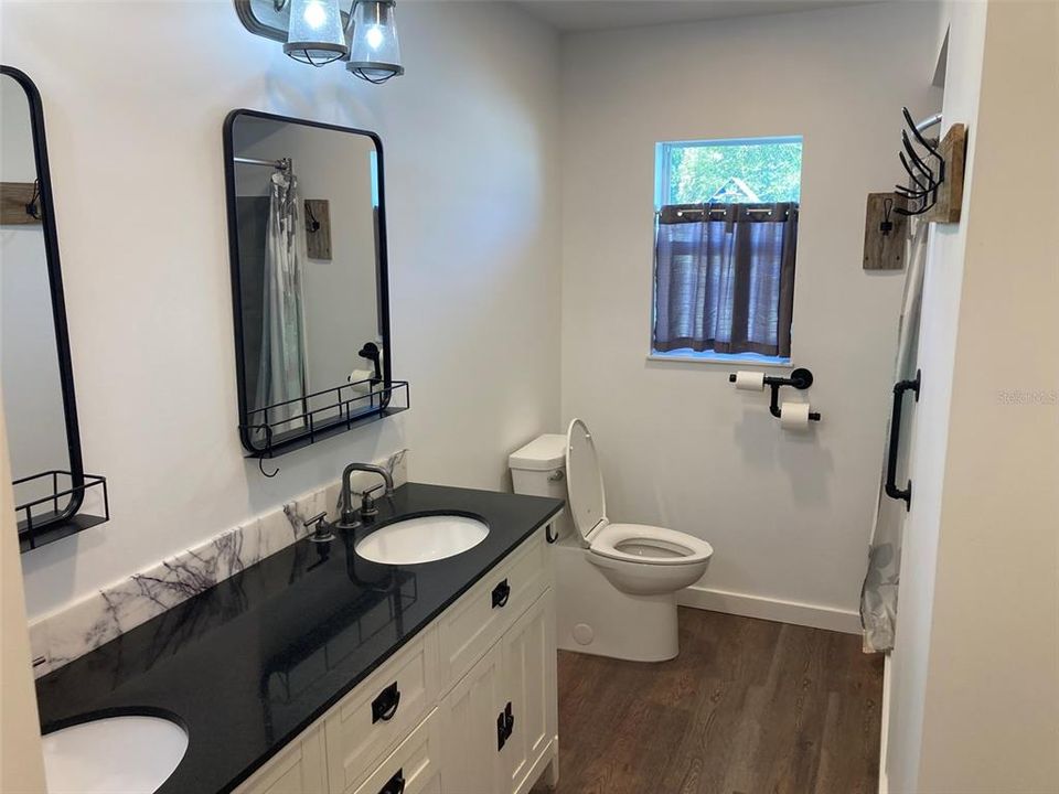 For Rent: $2,000 (2 beds, 1 baths, 1000 Square Feet)