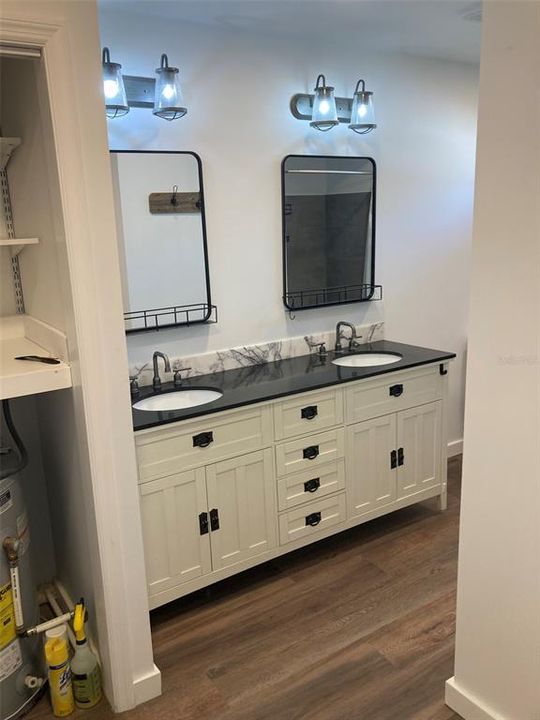 For Rent: $2,000 (2 beds, 1 baths, 1000 Square Feet)