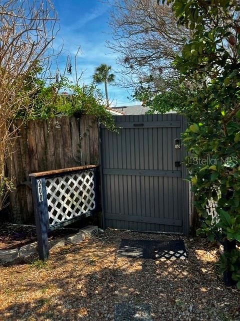 For Rent: $2,000 (2 beds, 1 baths, 1000 Square Feet)