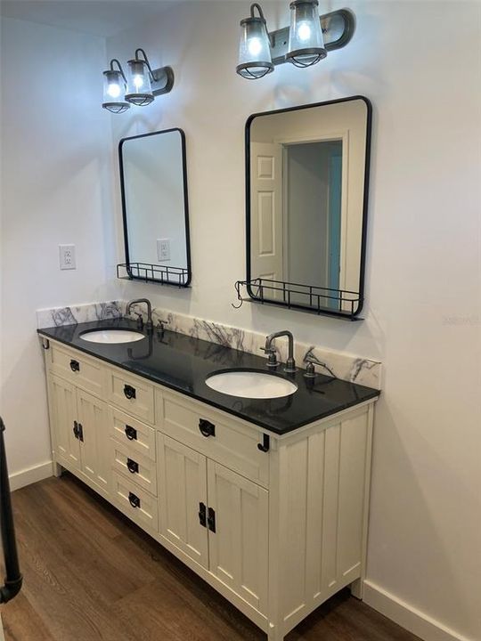 For Rent: $2,000 (2 beds, 1 baths, 1000 Square Feet)