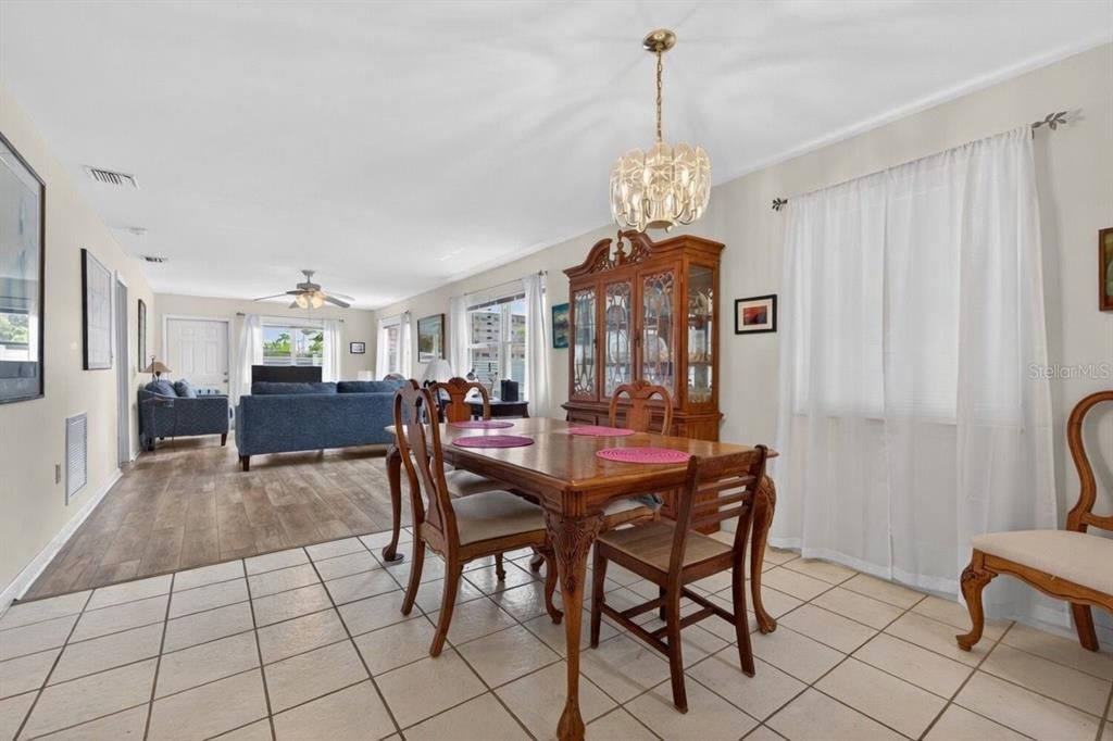 En Venta: $99,900 (2 camas, 2 baños, 1110 Pies cuadrados)