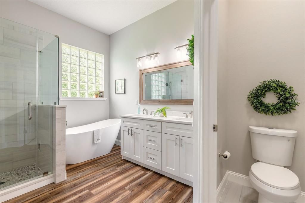 For Sale: $650,000 (3 beds, 2 baths, 2455 Square Feet)