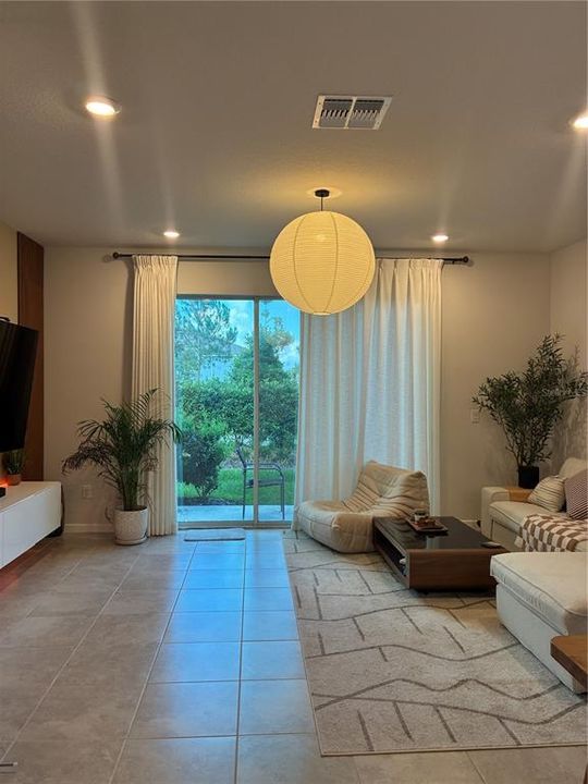 For Rent: $2,400 (3 beds, 2 baths, 1762 Square Feet)