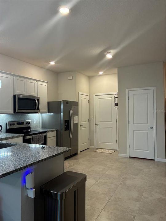 For Rent: $2,400 (3 beds, 2 baths, 1762 Square Feet)
