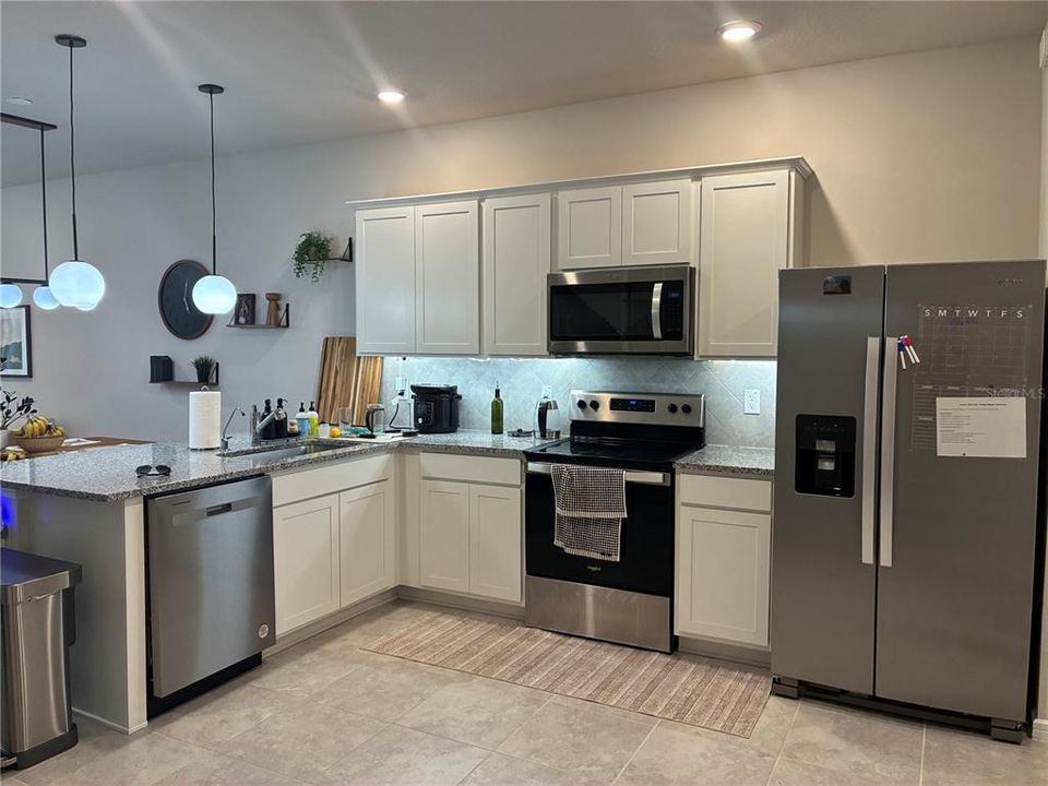 For Rent: $2,400 (3 beds, 2 baths, 1762 Square Feet)