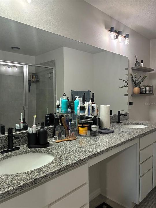 For Rent: $2,400 (3 beds, 2 baths, 1762 Square Feet)