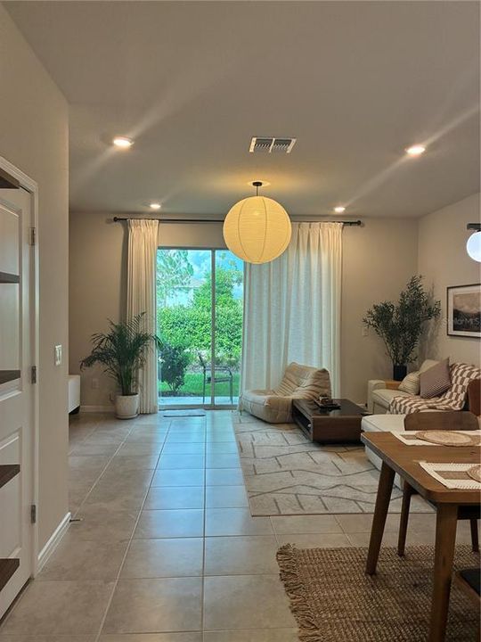 For Rent: $2,400 (3 beds, 2 baths, 1762 Square Feet)