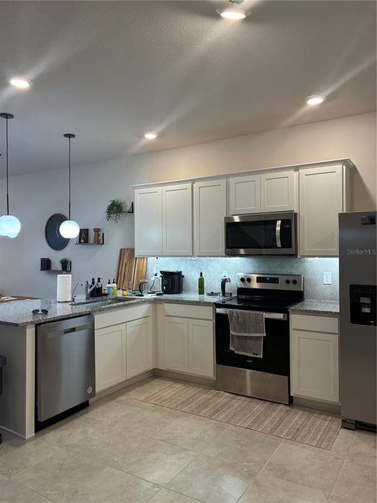 For Rent: $2,400 (3 beds, 2 baths, 1762 Square Feet)