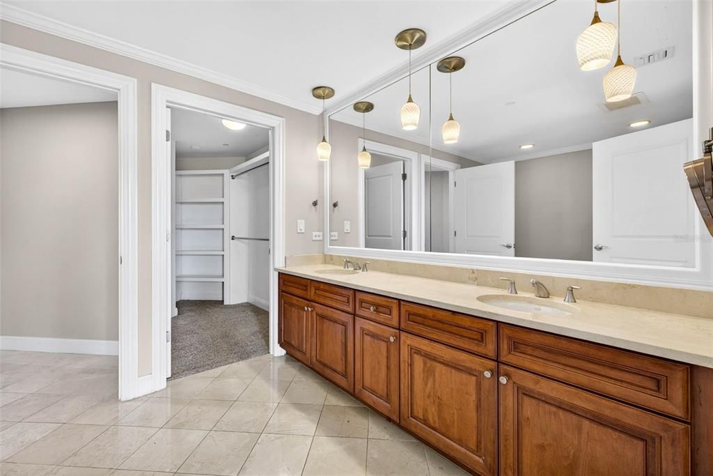 For Rent: $4,500 (2 beds, 2 baths, 1242 Square Feet)