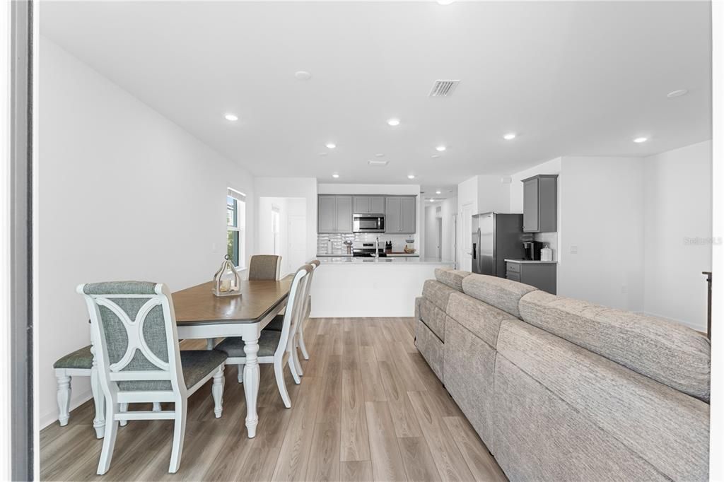 For Rent: $2,800 (4 beds, 2 baths, 1580 Square Feet)
