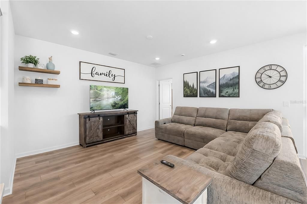 For Rent: $2,800 (4 beds, 2 baths, 1580 Square Feet)